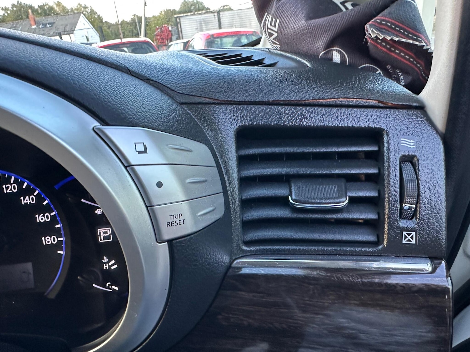 Used Nissan Elgrand 2023 for sale - 76988691: Photo 23