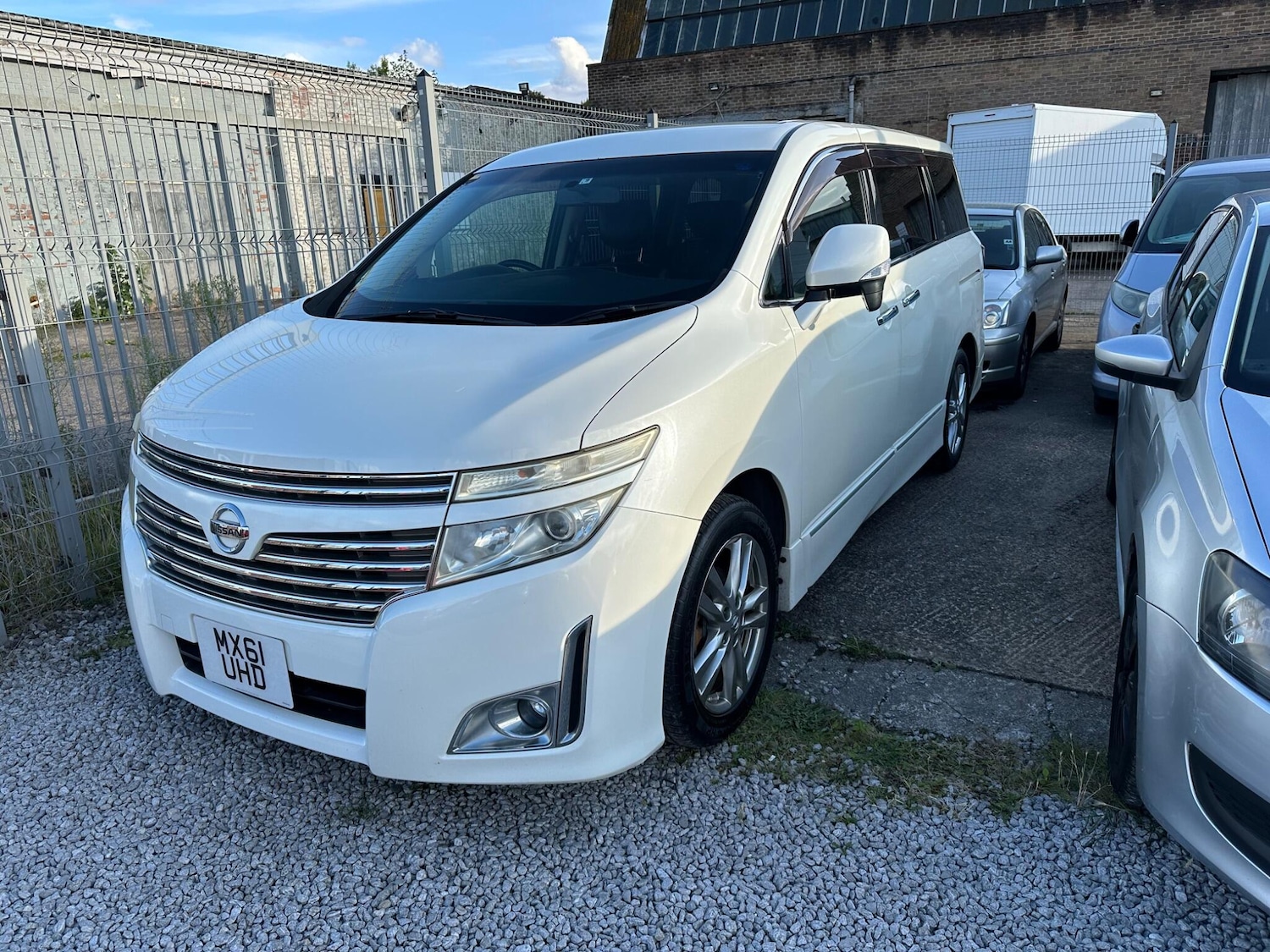 Used Nissan Elgrand 2023 for sale - 76988691: Photo 3