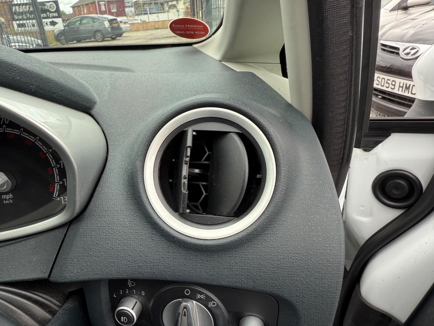 Used Ford Fiesta 2011 for sale - 76137007: Photo 24