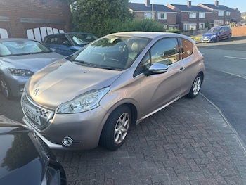 Used Peugeot 208 2012 for sale - 79554536: Photo