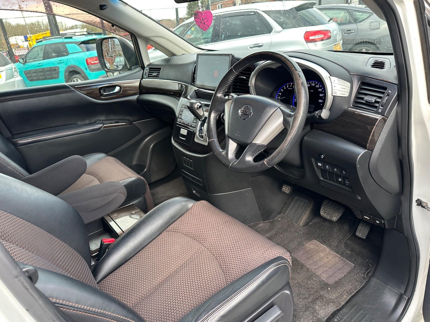 Used Nissan Elgrand 2023 for sale - 78034061: Photo 11