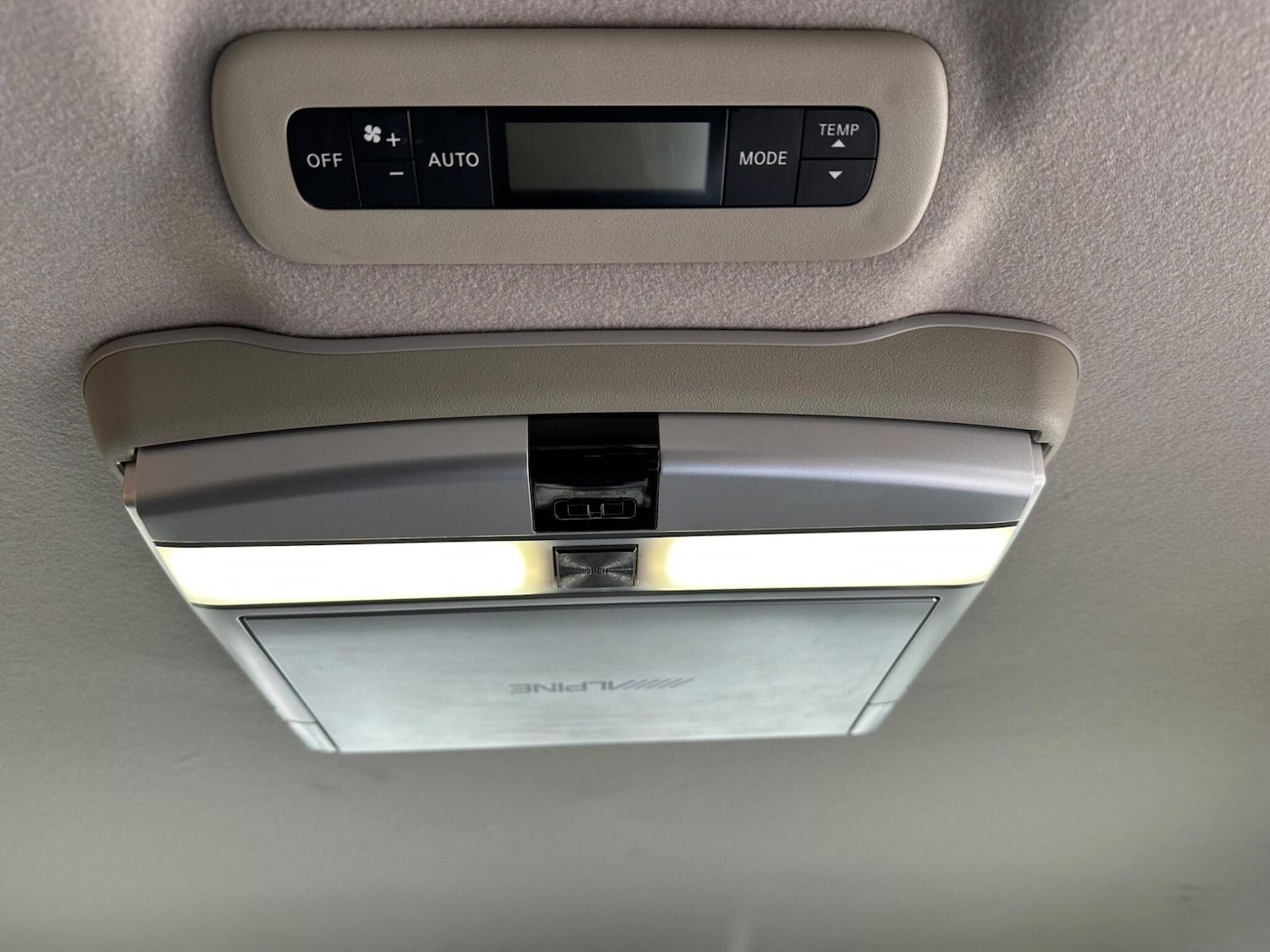 Used Nissan Elgrand 2023 for sale - 78034061: Photo 35