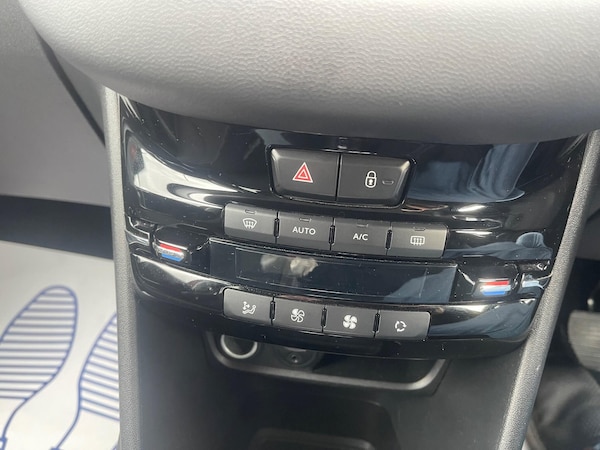 Used Peugeot 208 2013 for sale - 76136528: Photo 17
