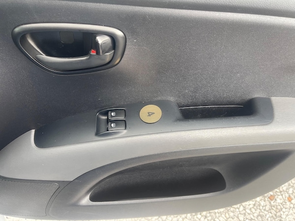 Used Hyundai i10 2010 for sale - 76175094: Photo 22