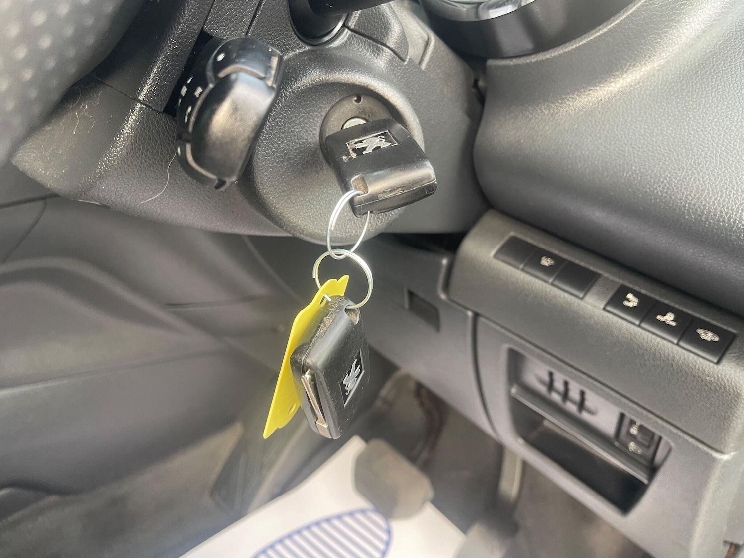 Used Peugeot 5008 2012 for sale - 75949863: Photo 32