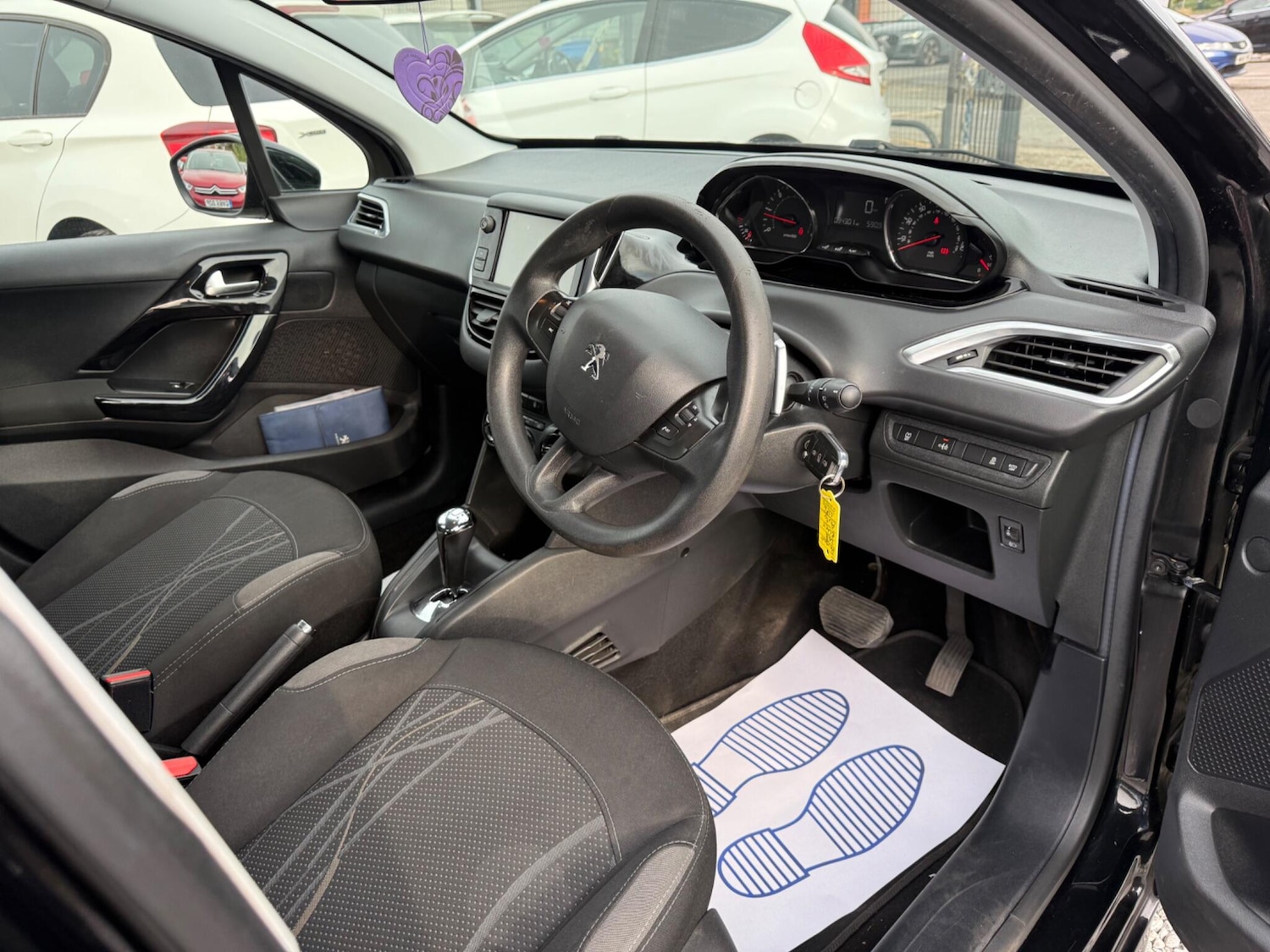 Used Peugeot 208 2015 for sale - 76522465: Photo 11