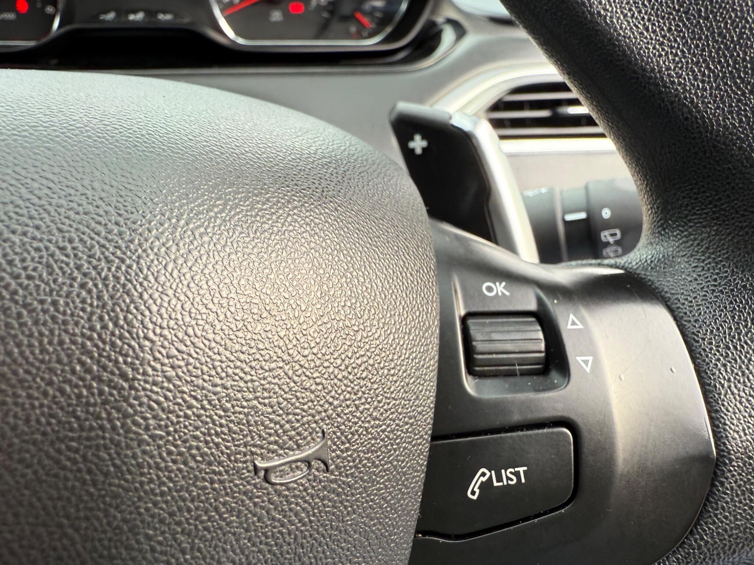 Used Peugeot 208 2015 for sale - 76522465: Photo 16