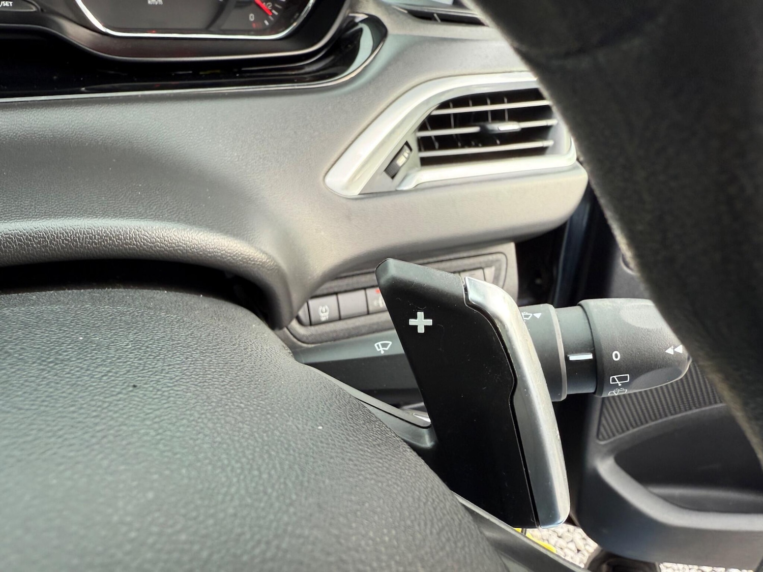 Used Peugeot 208 2015 for sale - 76522465: Photo 18