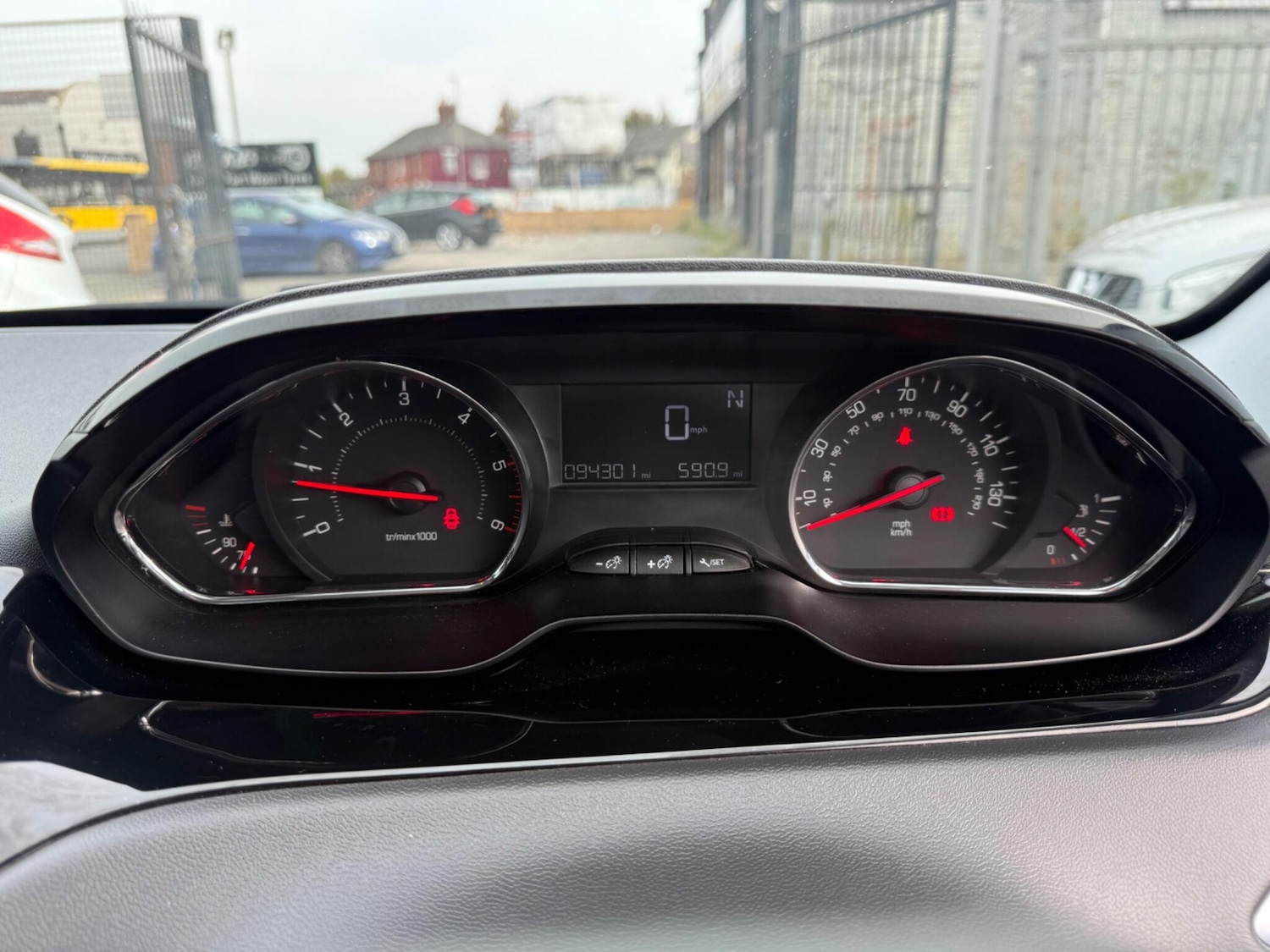 Used Peugeot 208 2015 for sale - 76522465: Photo 26