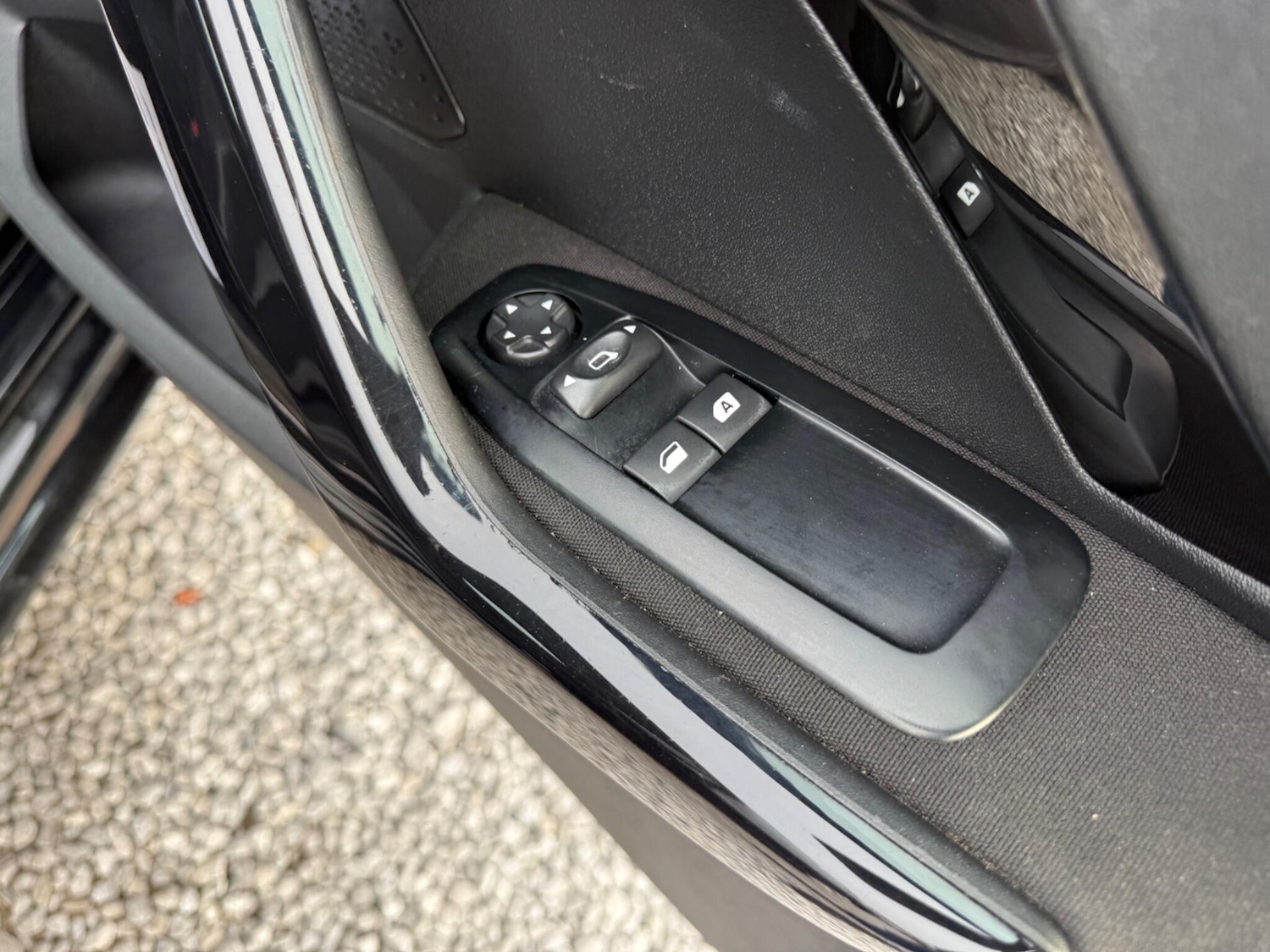 Used Peugeot 208 2015 for sale - 76522465: Photo 32