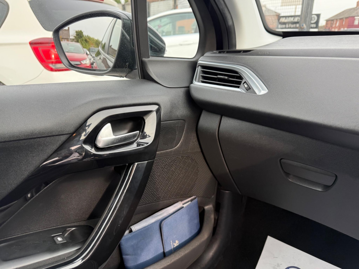 Used Peugeot 208 2015 for sale - 76522465: Photo 34