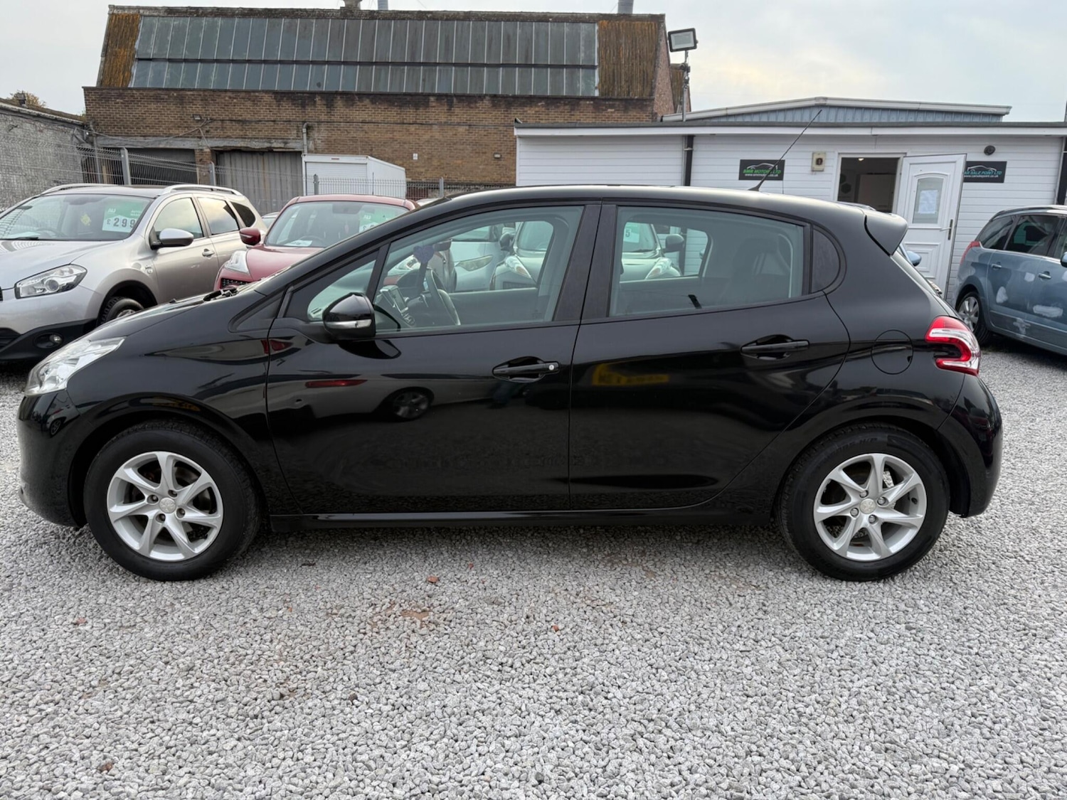 Used Peugeot 208 2015 for sale - 76522465: Photo 5
