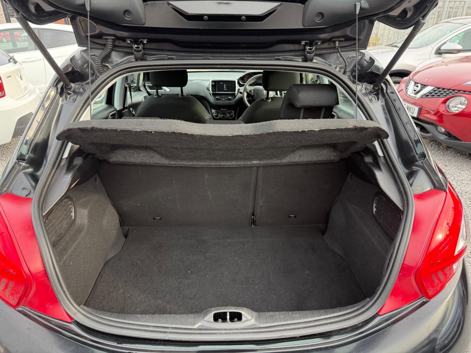 Used Peugeot 208 2015 for sale - 76522465: Photo 52