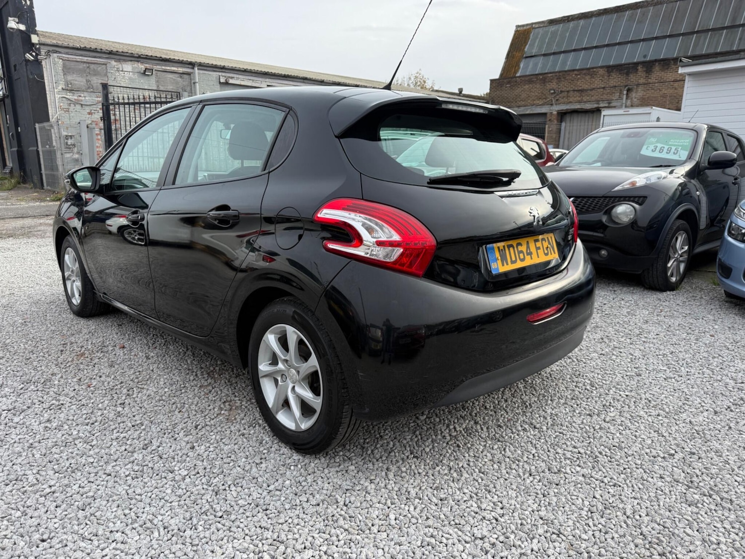 Used Peugeot 208 2015 for sale - 76522465: Photo 6