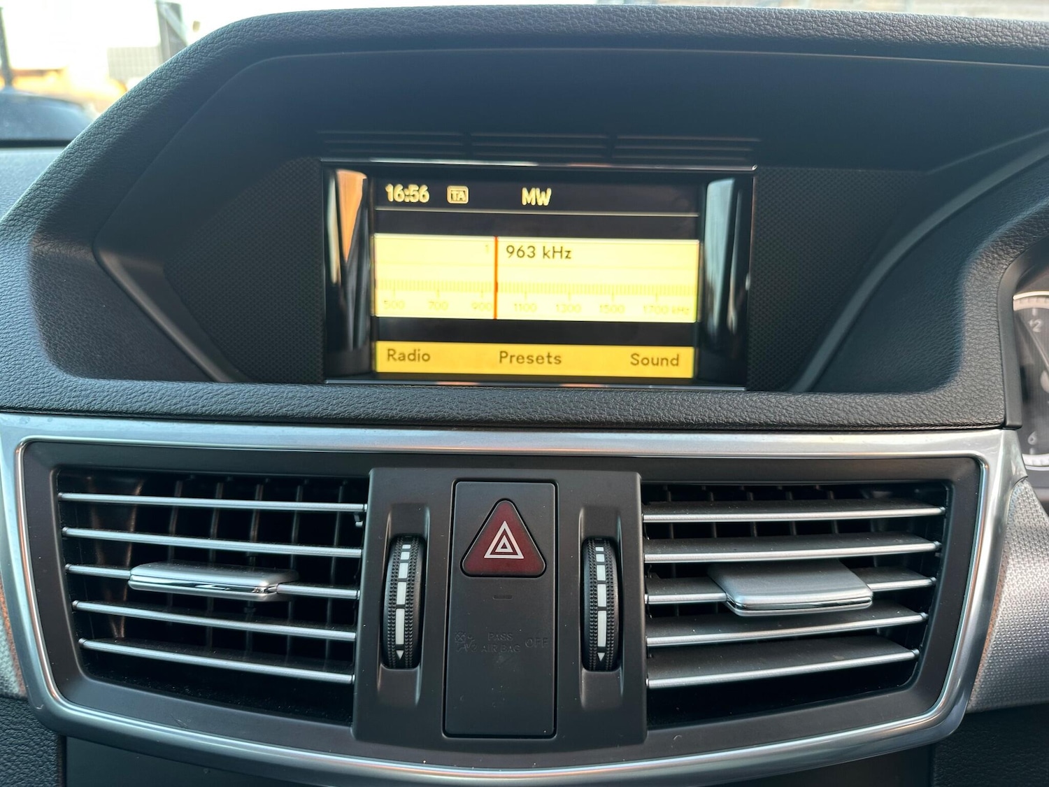 Used Mercedes-Benz E Class 2012 for sale - 76990621: Photo 23