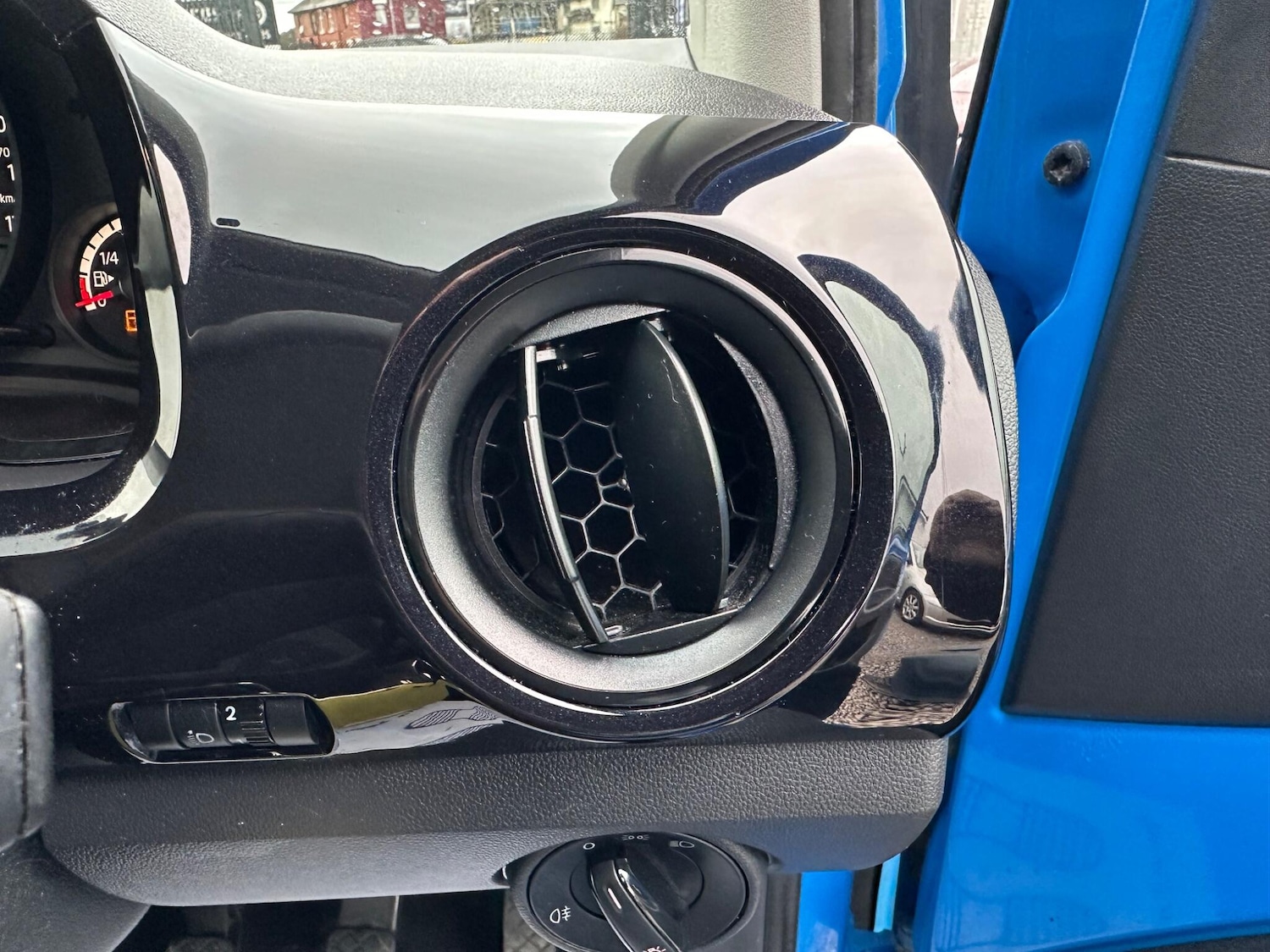 Used Volkswagen up! 2015 for sale - 77049731: Photo 22