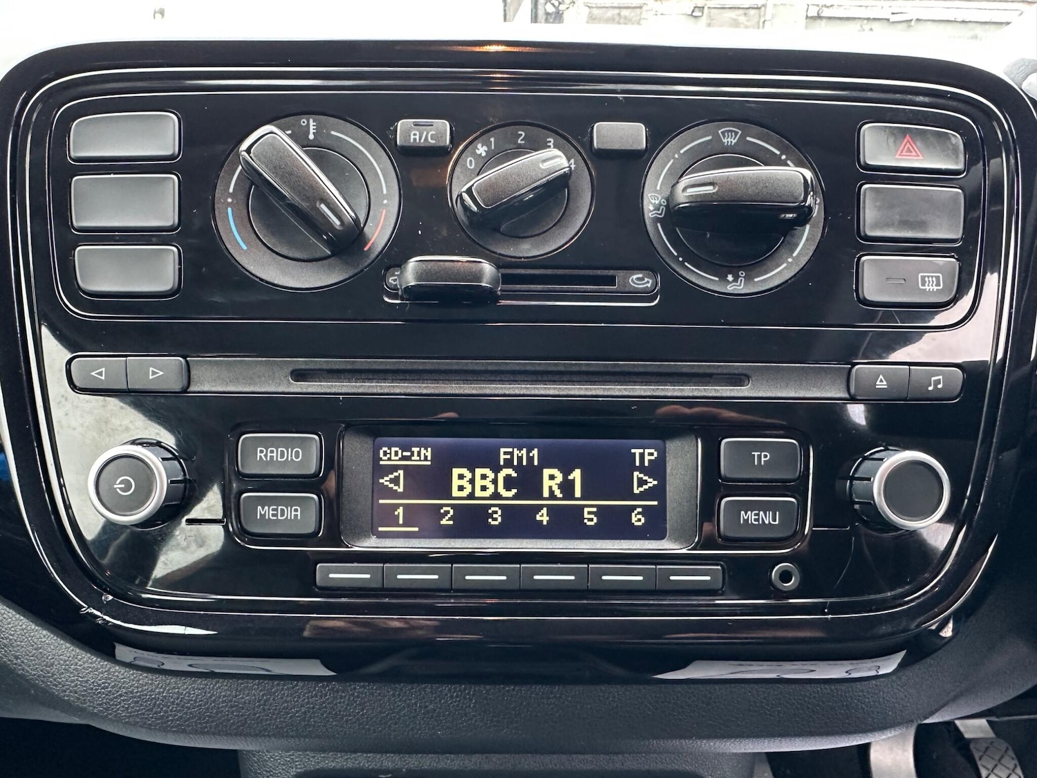 Used Volkswagen up! 2015 for sale - 77049731: Photo 24