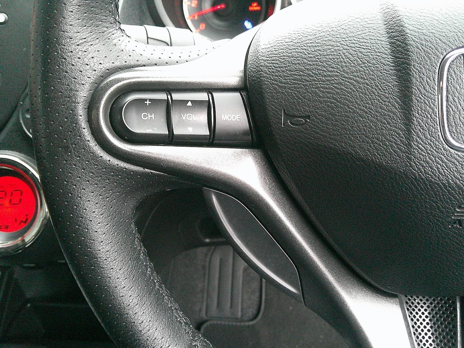 Used Honda Jazz 2014 for sale - 76547857: Photo 32