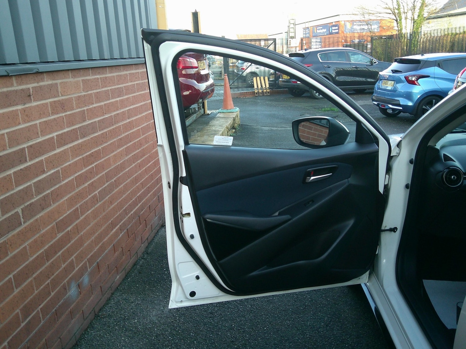 Used Mazda Mazda2 2016 for sale - 77213383: Photo 14