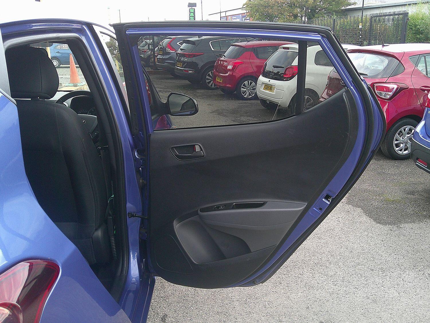 Used Hyundai i10 2018 for sale - 76107223: Photo 18
