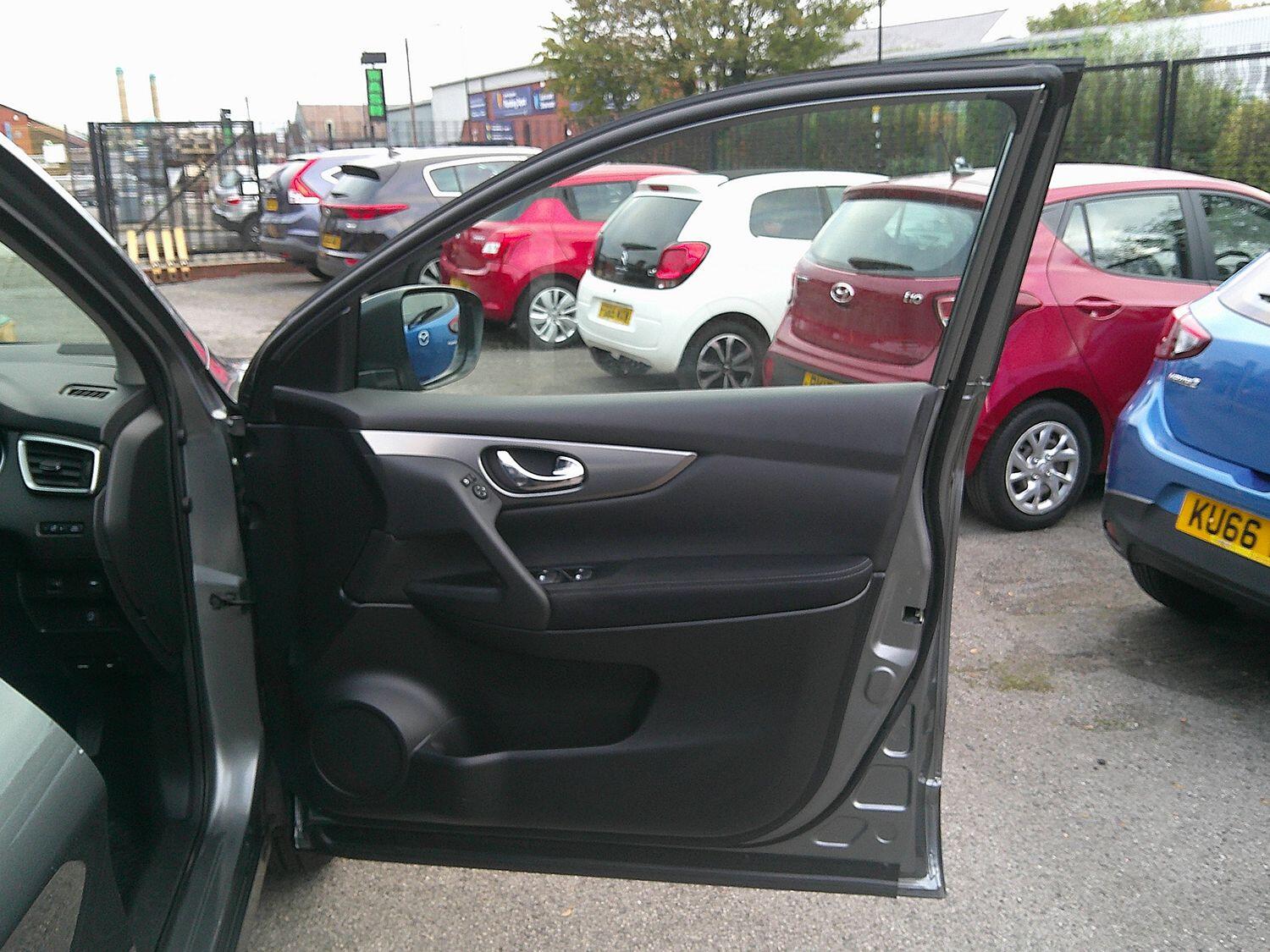 Used Nissan Qashqai 2017 for sale - 76107443: Photo 17