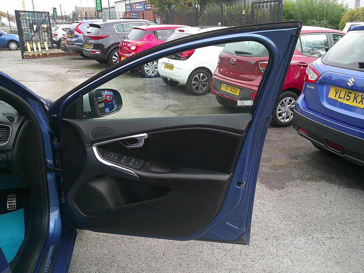 Used Volvo V40 2017 for sale - 76164626: Photo 17