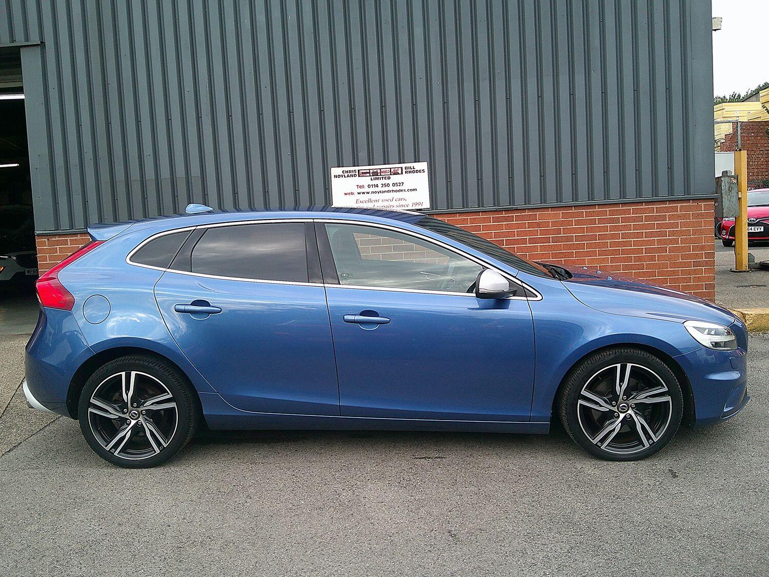 Used Volvo V40 2017 for sale - 76164626: Photo 2