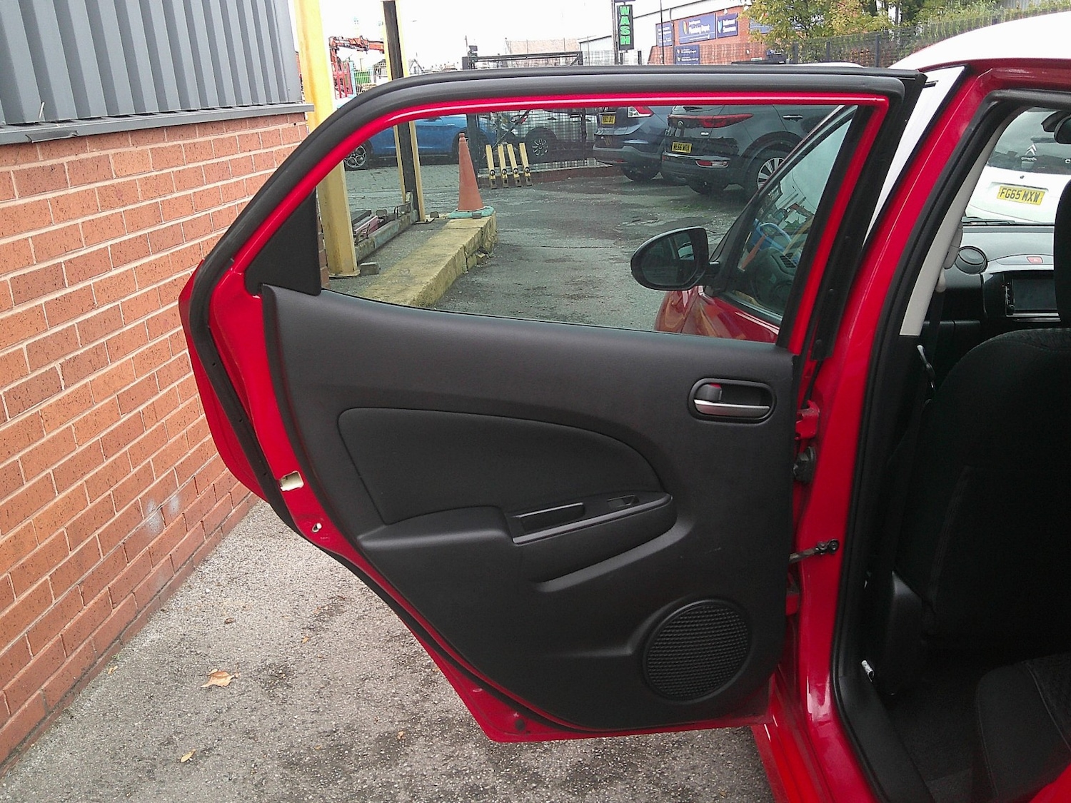 Used Mazda Mazda2 2014 for sale - 76211849: Photo 15