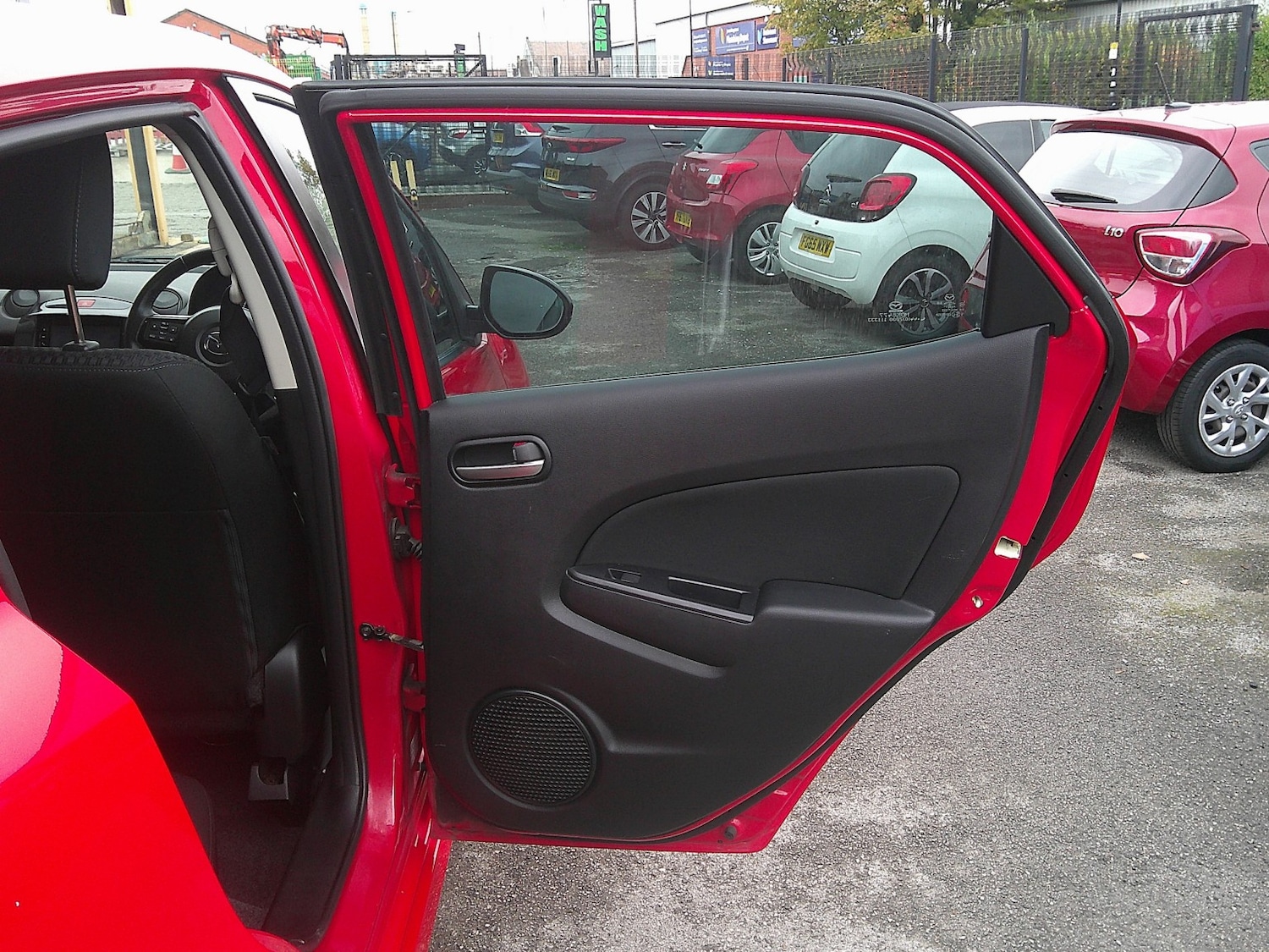 Used Mazda Mazda2 2014 for sale - 76211849: Photo 17