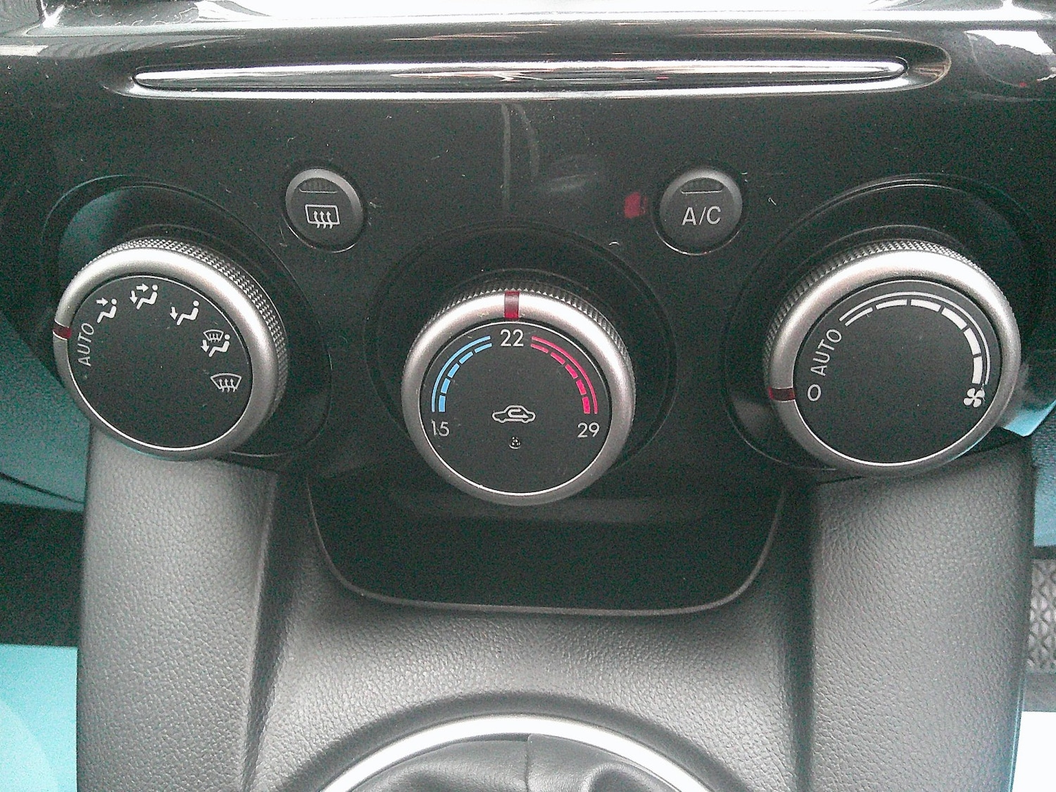 Used Mazda Mazda2 2014 for sale - 76211849: Photo 31