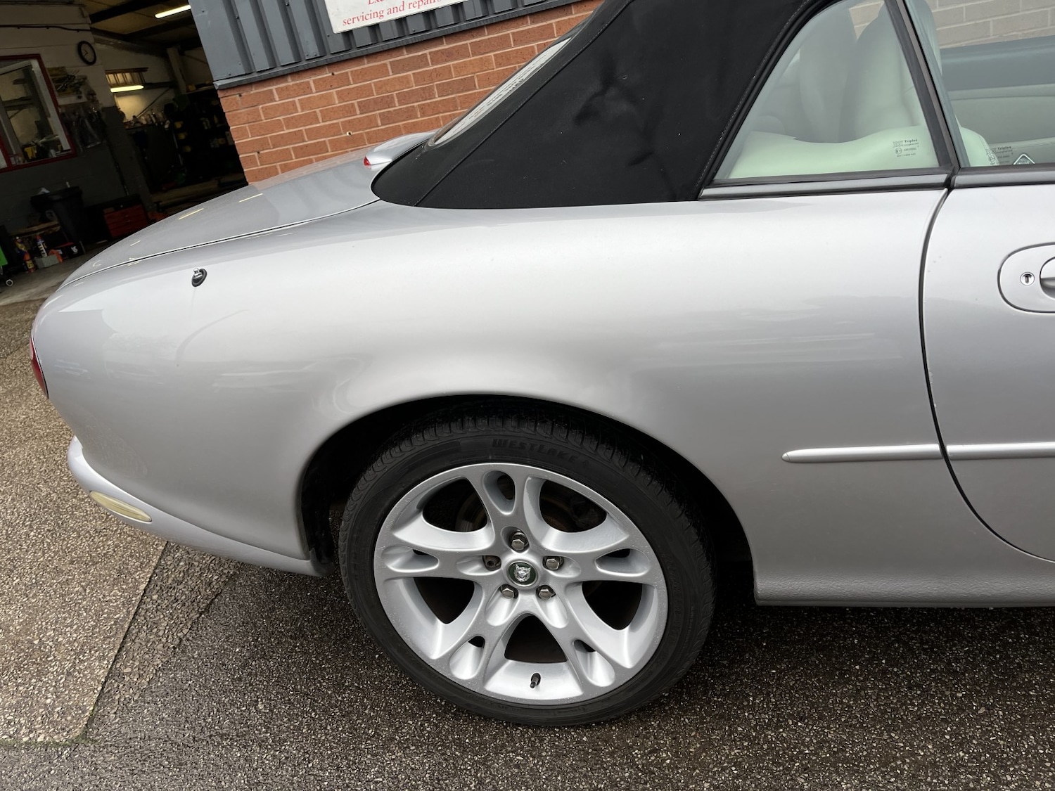 Used Jaguar XK8 2002 for sale - 77423381: Photo 10