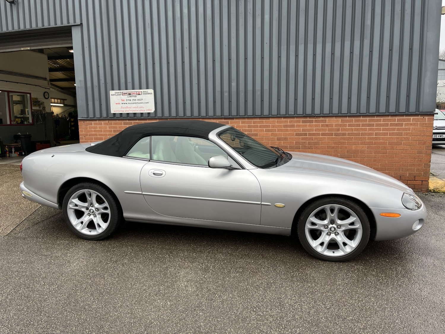 Used Jaguar XK8 2002 for sale - 77423381: Photo 2