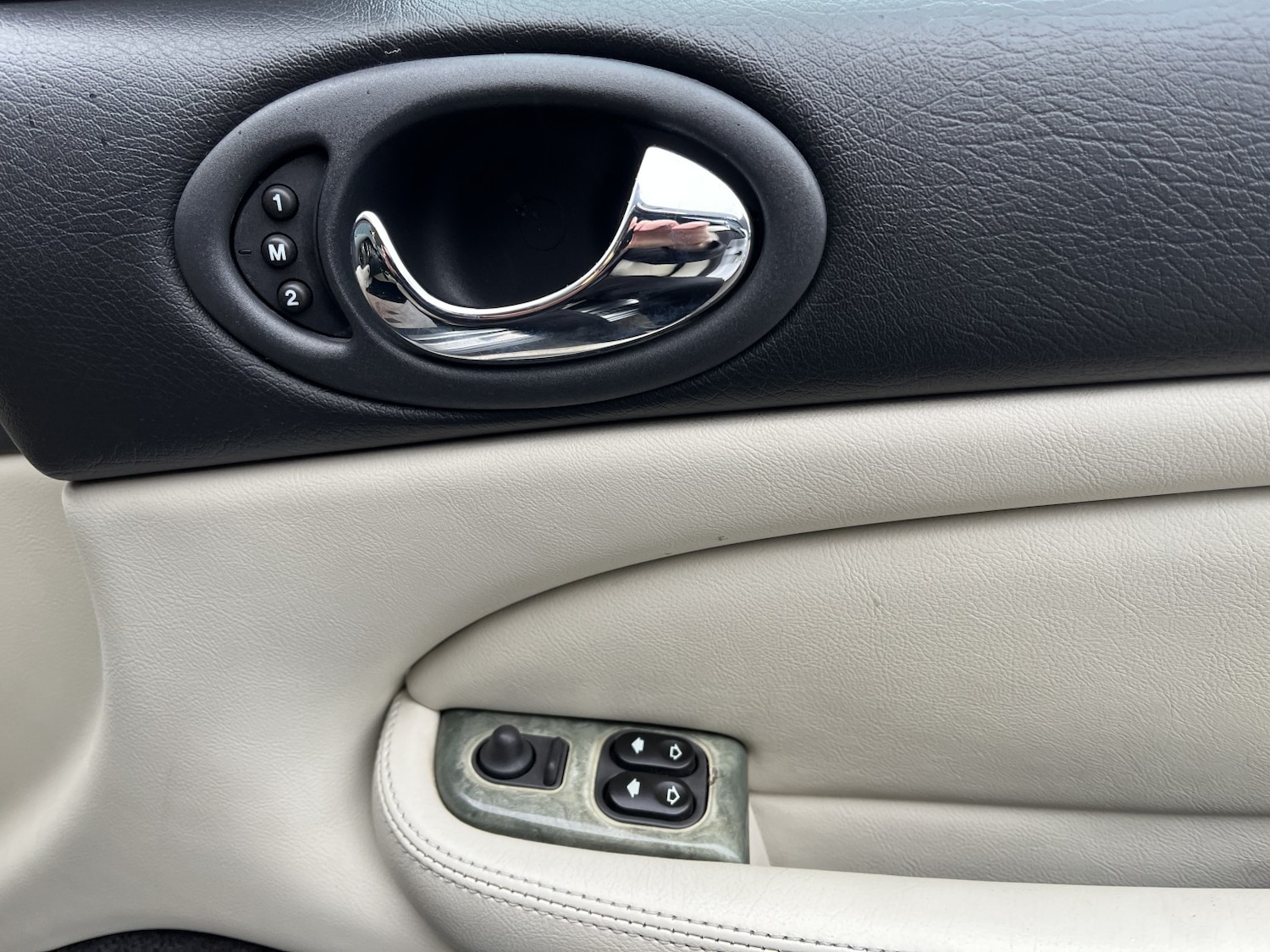 Used Jaguar XK8 2002 for sale - 77423381: Photo 31