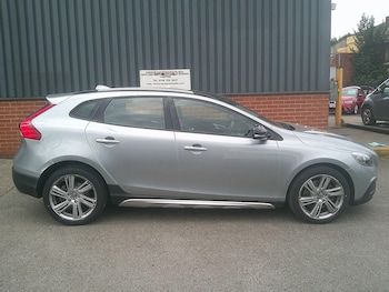 Used Volvo V40 Cross Country 2015 for sale - 75550274: Photo