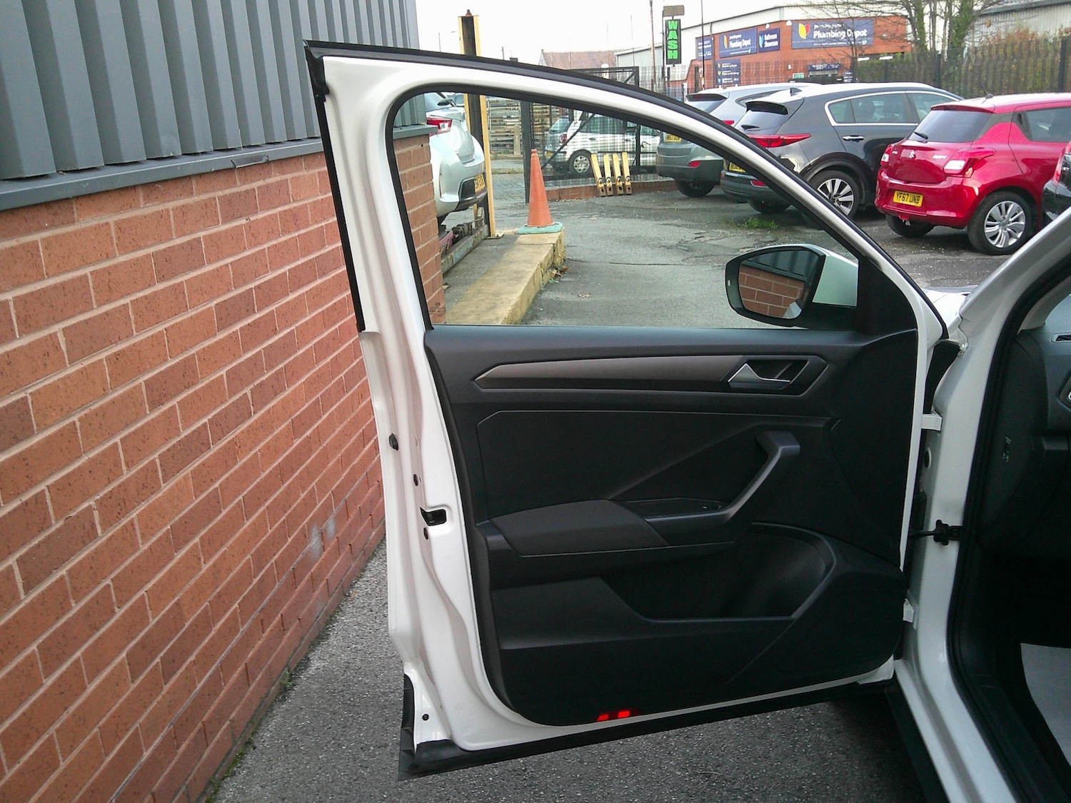 Used Volkswagen T-Roc 2018 for sale - 76656142: Photo 15