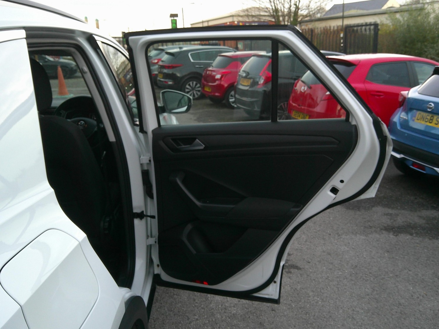 Used Volkswagen T-Roc 2018 for sale - 76656142: Photo 18