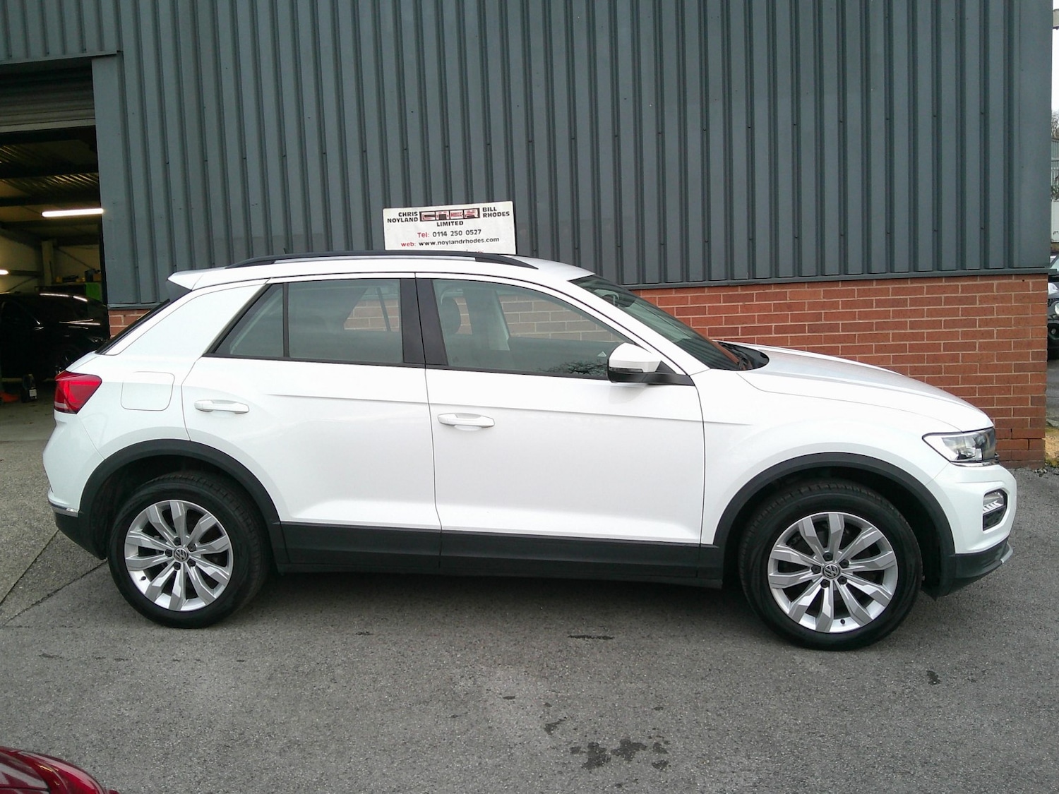 Used Volkswagen T-Roc 2018 for sale - 76656142: Photo 2