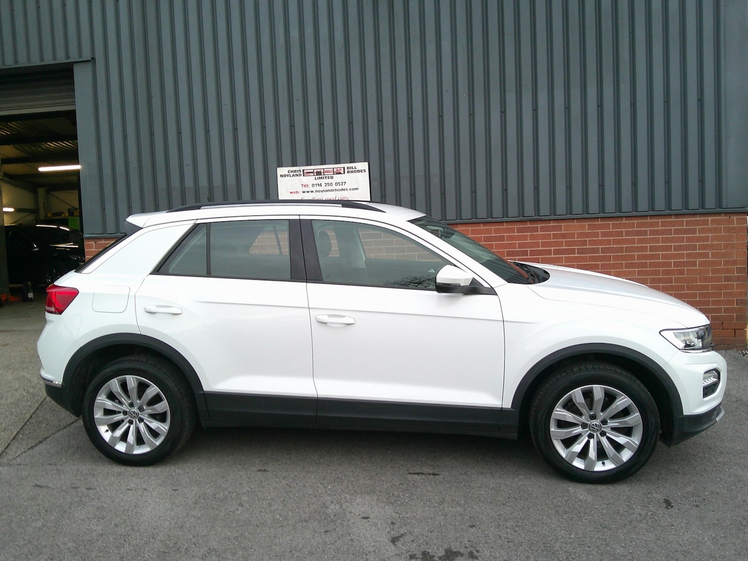 Used Volkswagen T-Roc 2018 for sale - 76656142: Photo 3