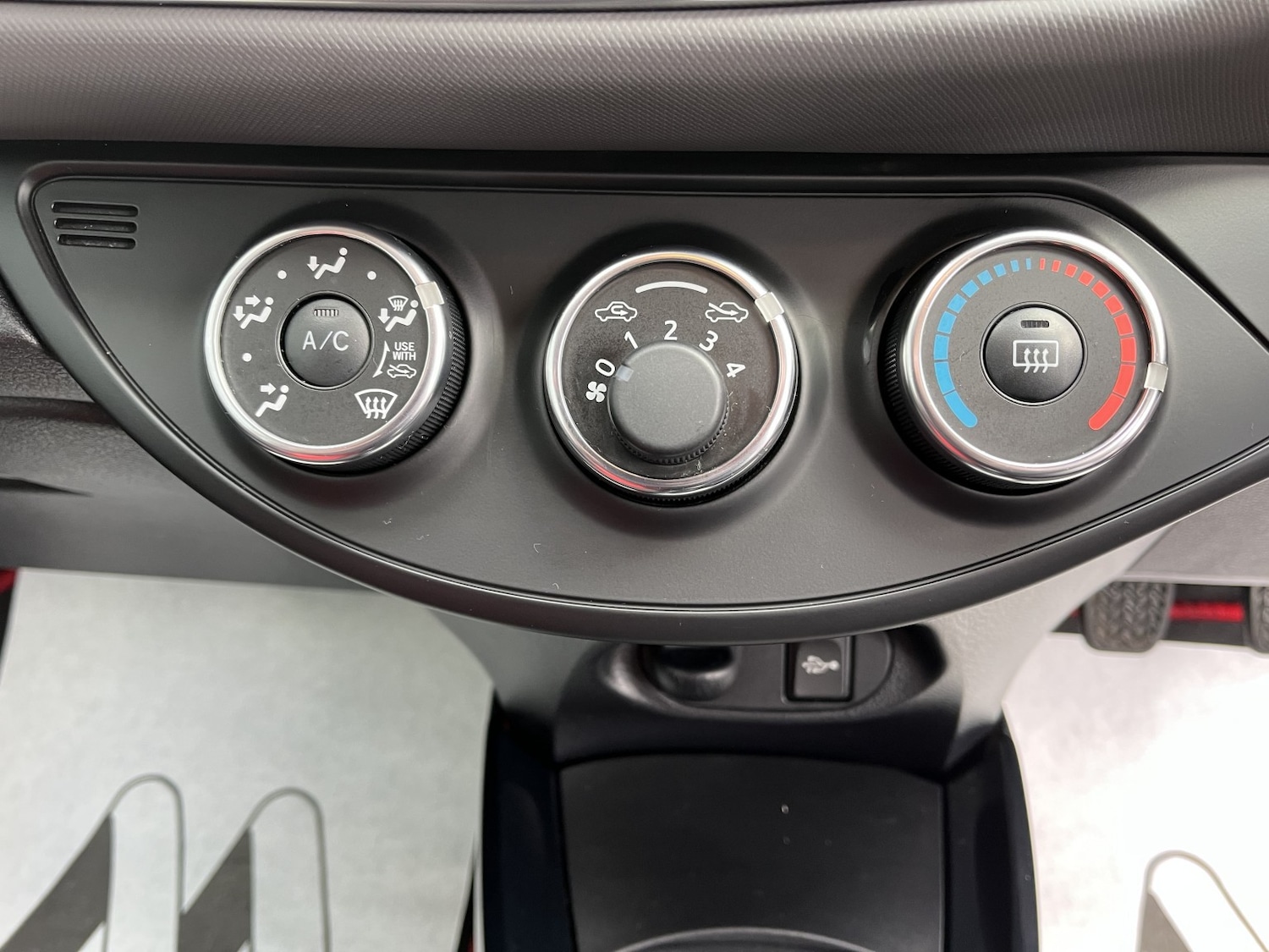 Used Toyota Yaris 2015 for sale - 77864878: Photo 33