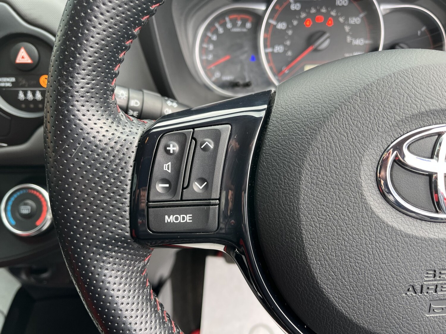 Used Toyota Yaris 2015 for sale - 77864878: Photo 36