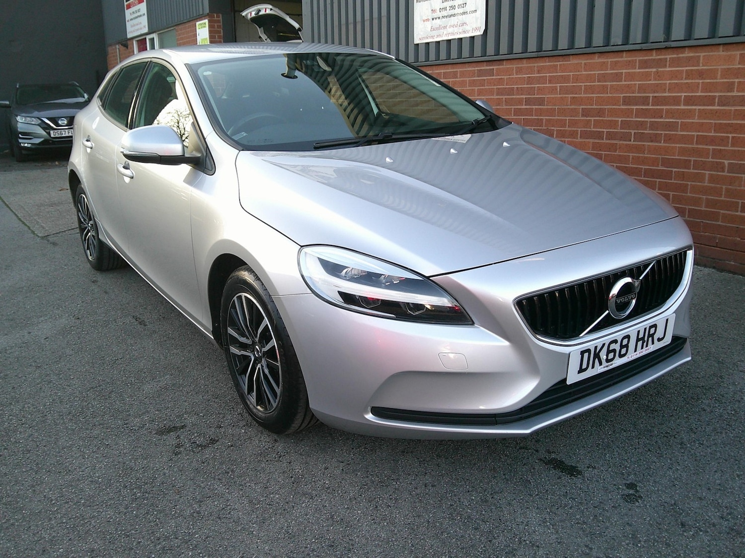Used Volvo V40 2018 for sale - 76656217: Photo 1