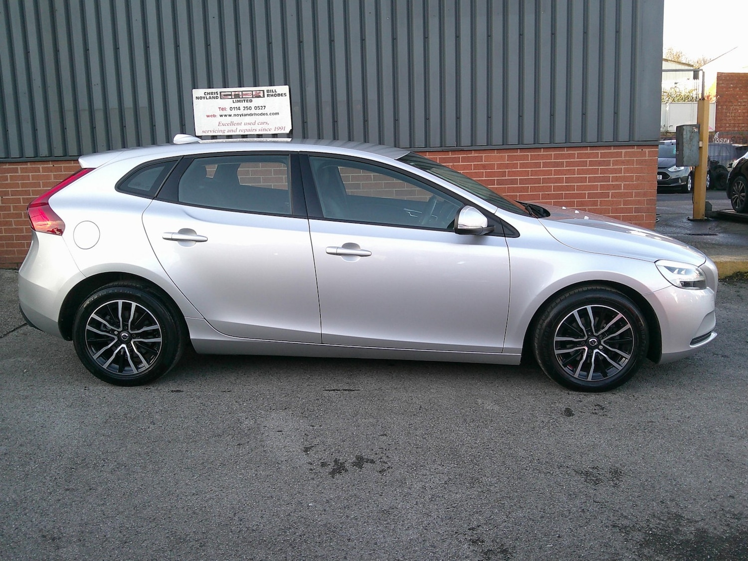 Used Volvo V40 2018 for sale - 76656217: Photo 2