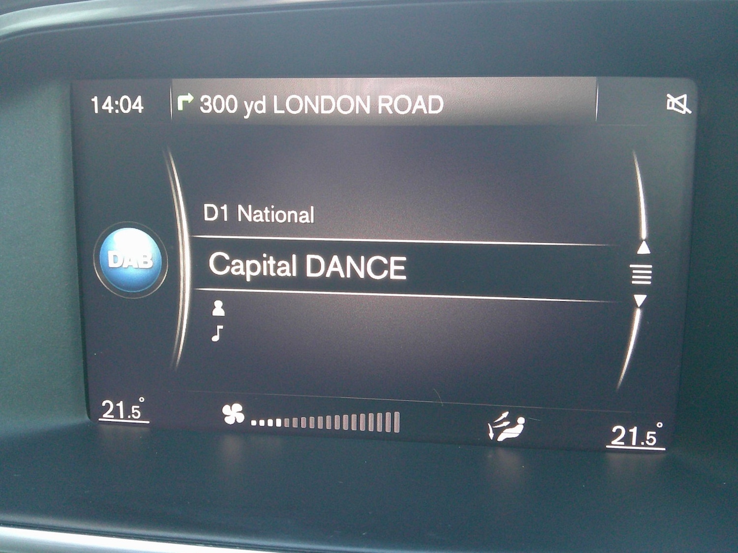 Used Volvo V40 2018 for sale - 76656217: Photo 30