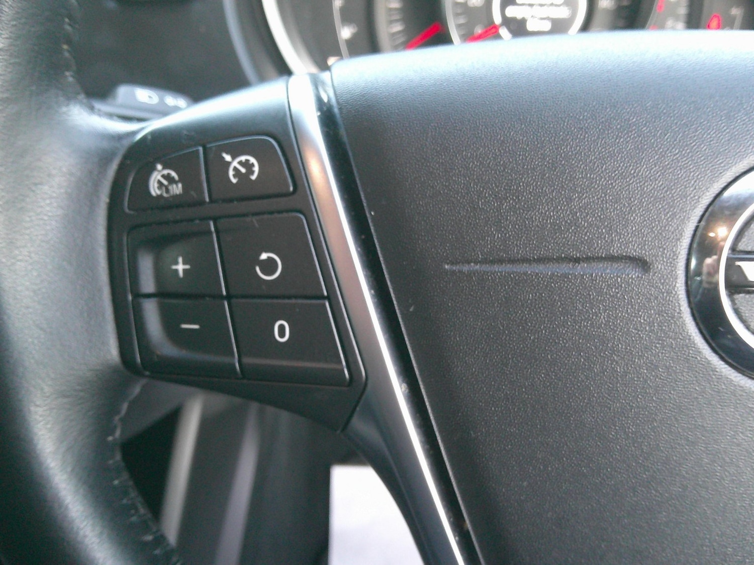 Used Volvo V40 2018 for sale - 76656217: Photo 35