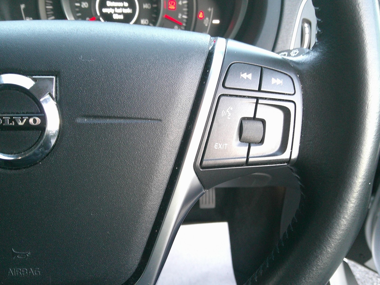 Used Volvo V40 2018 for sale - 76656217: Photo 36