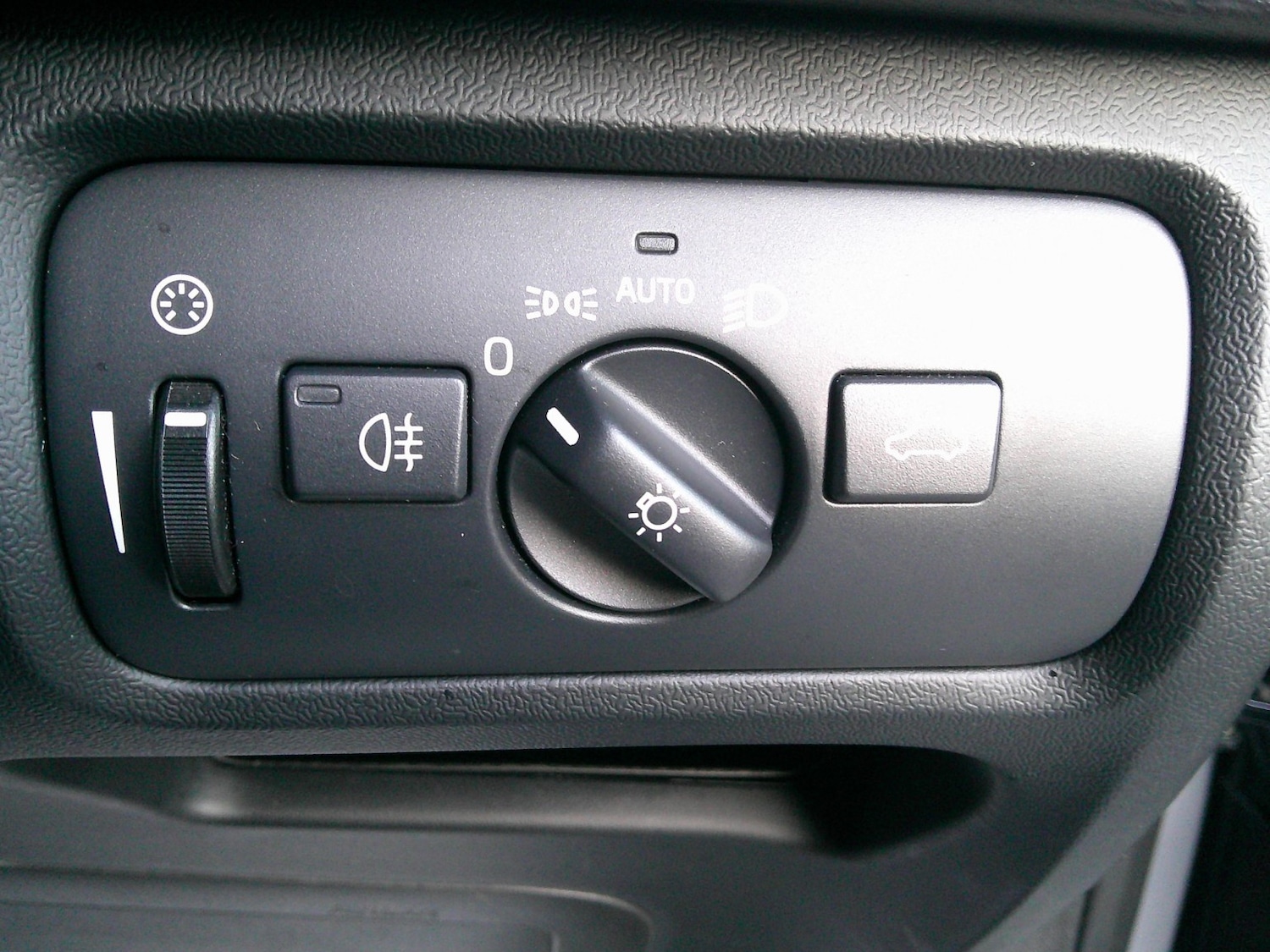 Used Volvo V40 2018 for sale - 76656217: Photo 38