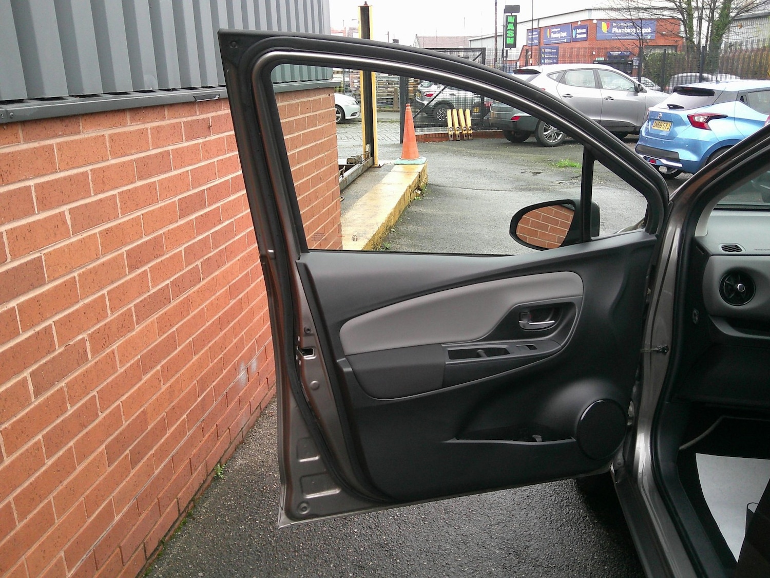 Used Toyota Yaris 2017 for sale - 76911015: Photo 14