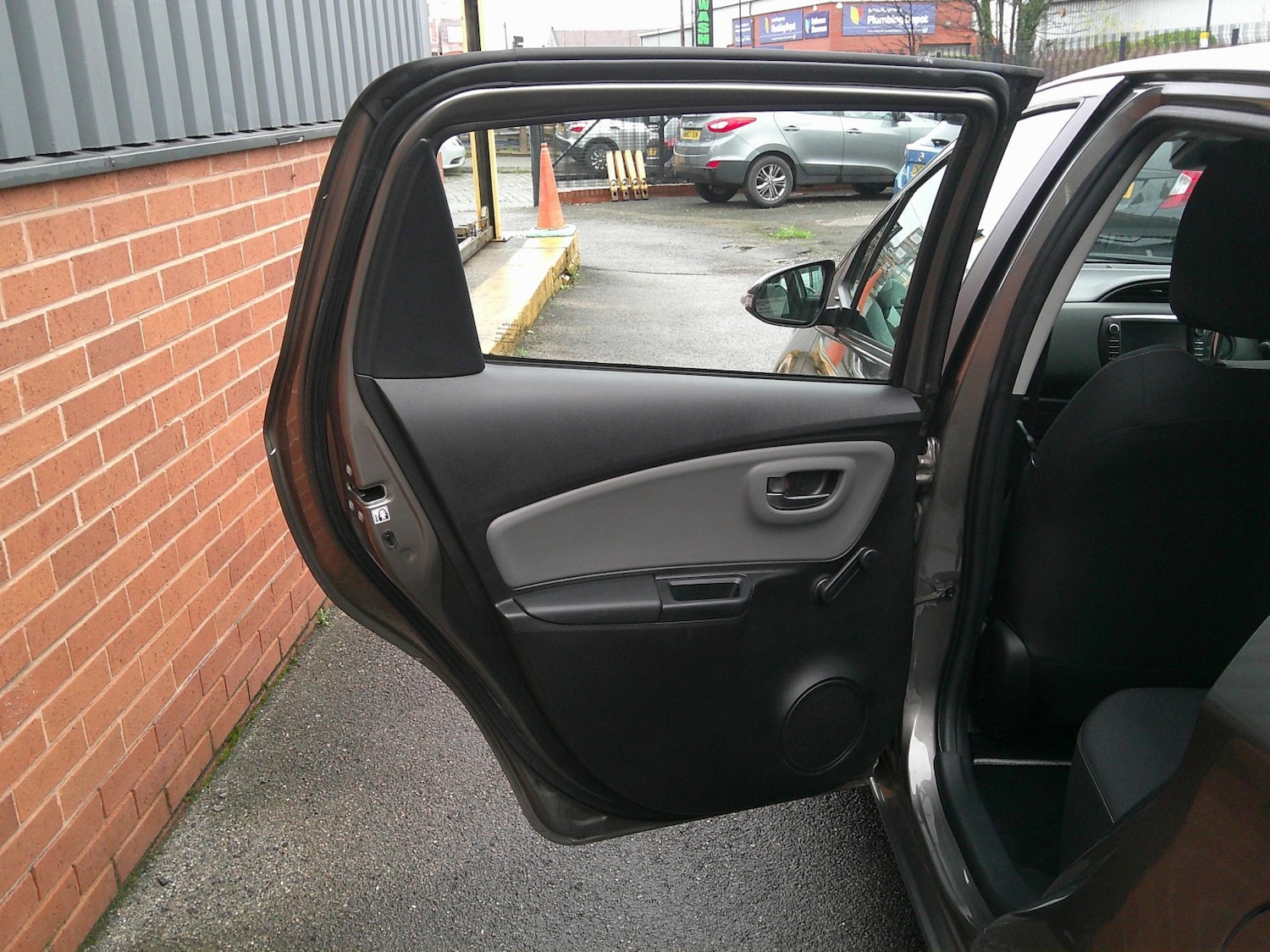 Used Toyota Yaris 2017 for sale - 76911015: Photo 15