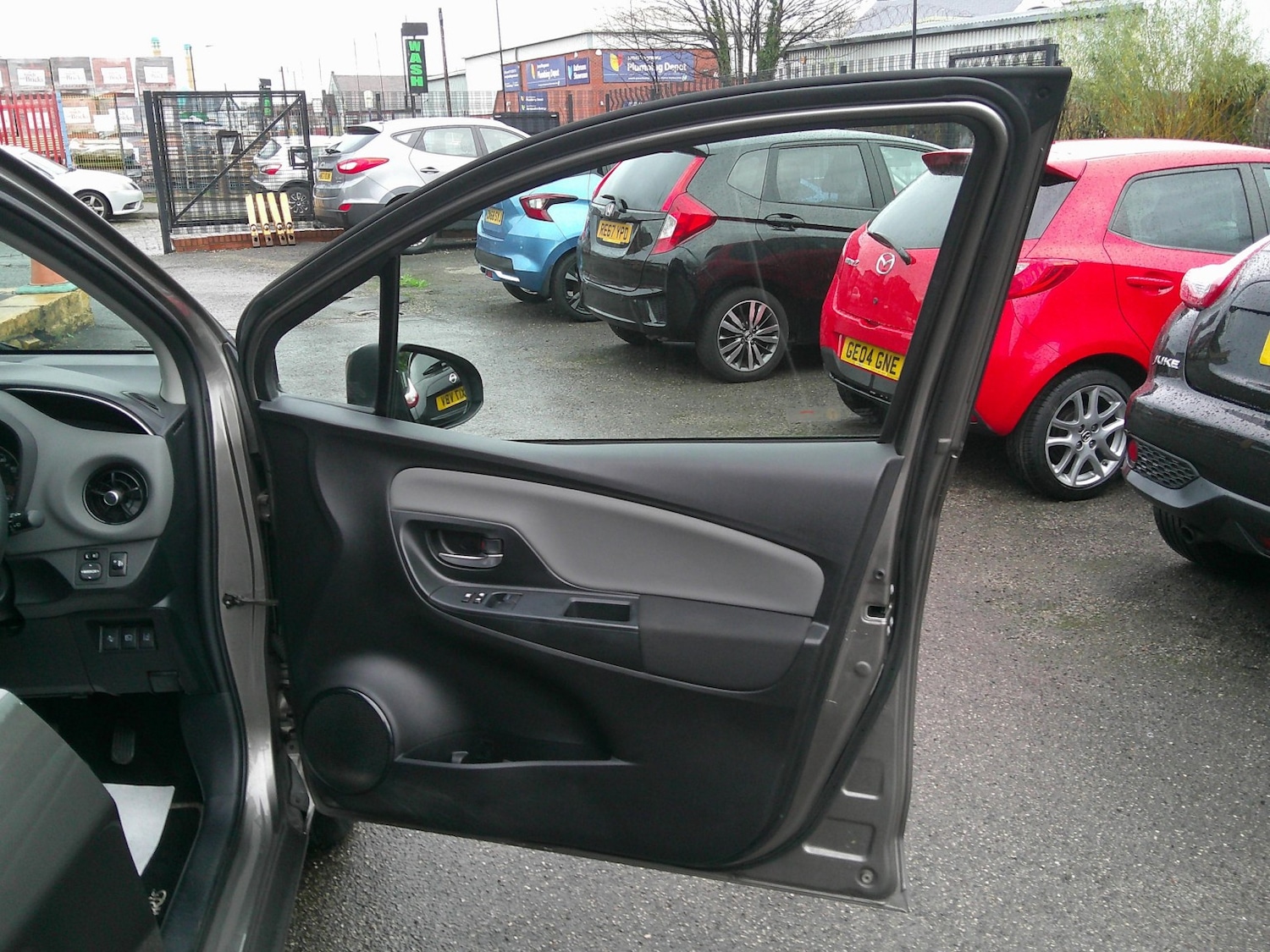 Used Toyota Yaris 2017 for sale - 76911015: Photo 16