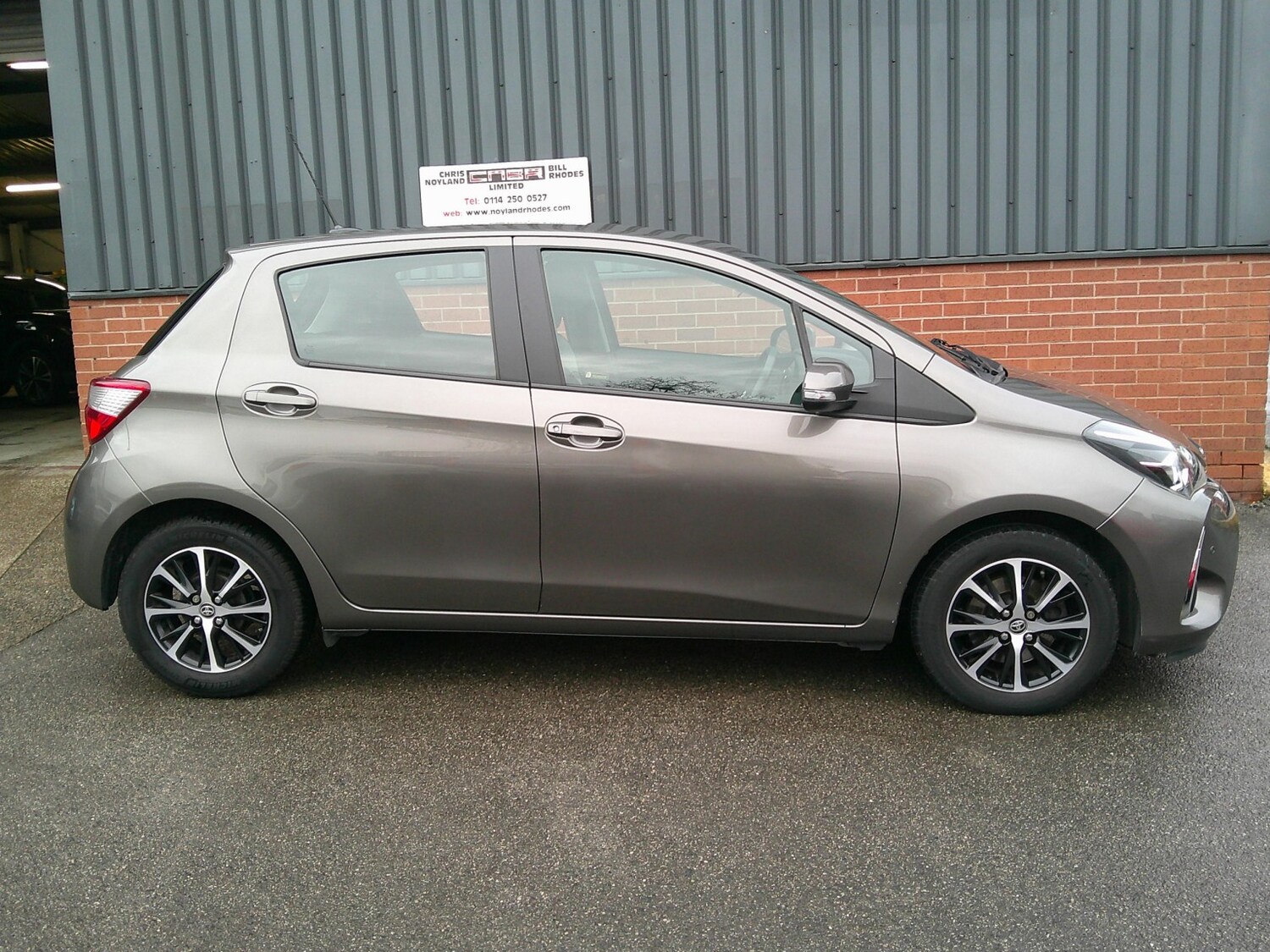 Used Toyota Yaris 2017 for sale - 76911015: Photo 2